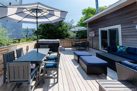 20 Seneca St, Ocean Beach, NY 11770