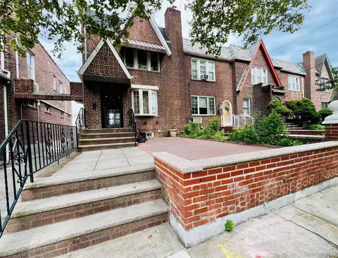 62-53 83rd St, New York, NY 11379