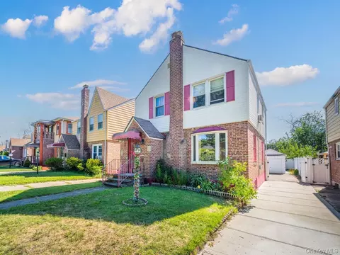 13049 217th St, Laurelton, NY 11413