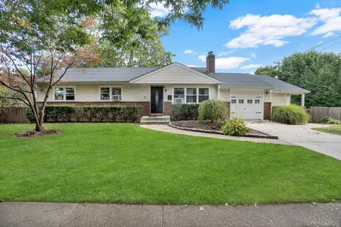 57 1st St, Hicksville, NY 11801