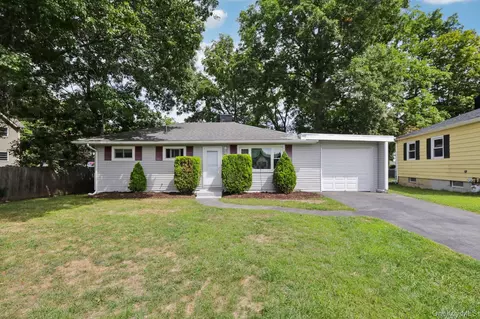 6 Madalaine Ter, Middletown, NY 10940