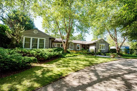 56 Shinnecock Hills Rd, Southampton, NY 11968