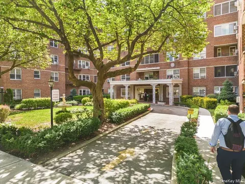 67-66 108th St #B31, New York, NY 11375