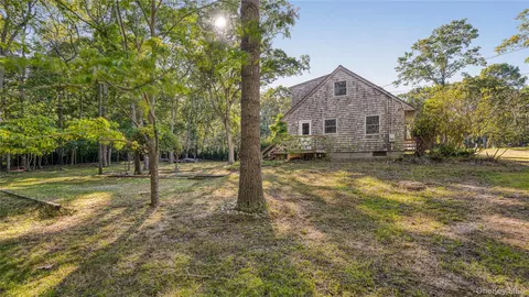 158 Woodbine Dr, East Hampton, NY 11937
