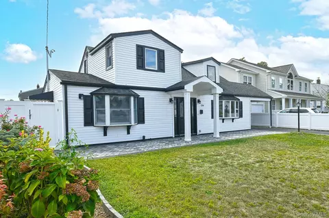 136 Reiss Ave, Massapequa Park, NY 11762