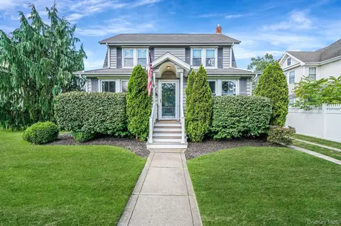 137 Carman St, Patchogue, NY 11772
