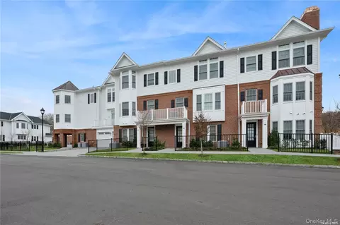 1502 Skillman St #1502, North Hempstead, NY 11576
