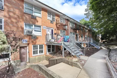 215 Kearsing Pkwy, Ramapo, NY 10952