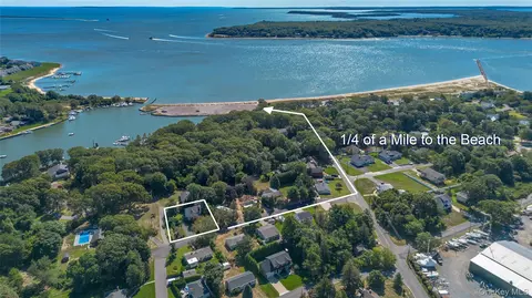 400 Anglers Rd, Greenport, NY 11944