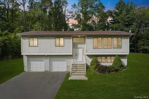 5 John F Kennedy Dr, Stony Point, NY 10980