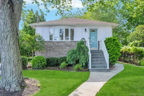 104 Ralph Ave, Babylon, NY 11702