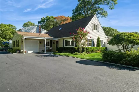 129 Springdale Dr, Ronkonkoma, NY 11779