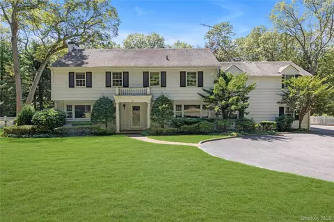 1233 The Knl, Oyster Bay, NY 11771
