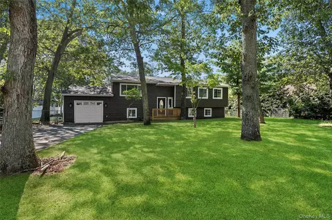133 Trout Brook Ln, Aquebogue, NY 11931