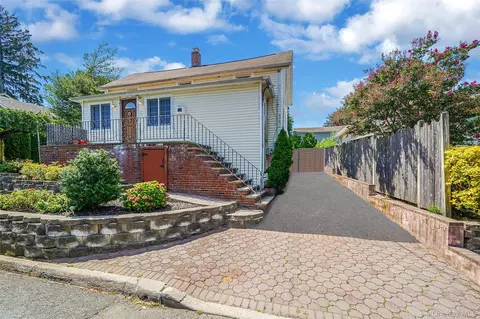 40 Valentine Ave, Glen Cove, NY 11542