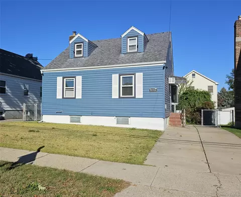 956 Hillside Blvd, North Hempstead, NY 11040