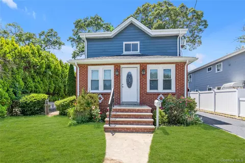 123 Mitchell St, Bellmore, NY 11710