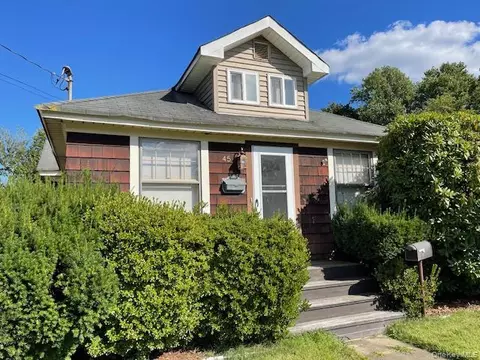 45 Cedar Ave, Farmingdale, NY 11735