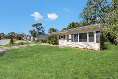 805 Bayview Ave, Amityville, NY 11701