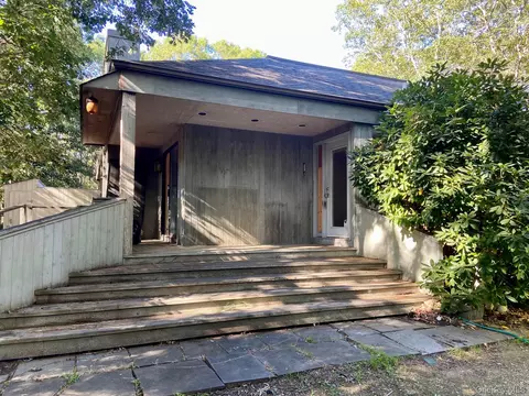 16 Karin Dr, East Hampton, NY 11937
