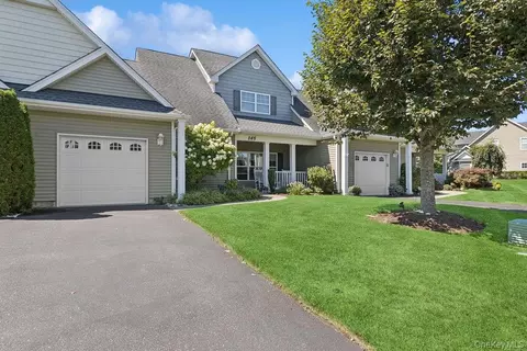 145 Stoneleigh Dr, Riverhead, NY 11901