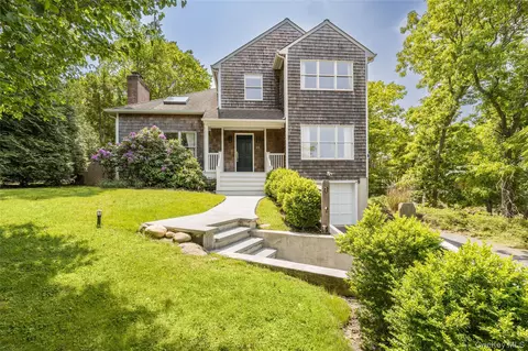 29 Oyster Pond Ln, East Hampton, NY 11937
