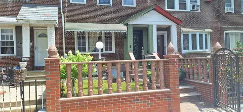 111-39 205 St, New York, NY 11412