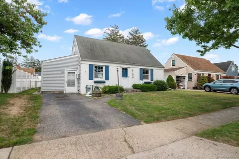 23 Rhoda St, West Hempstead, NY 11552