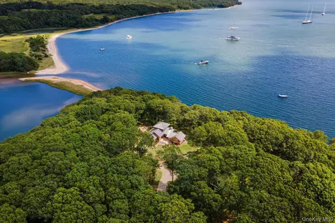 21 Thompson Rd, Shelter Island, NY 11964