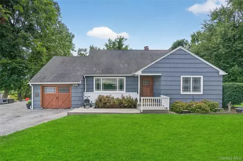 2 Charlotte Pl, Monroe, NY 10950
