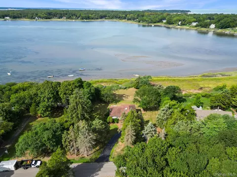 24 Conscience Cir, Setauket, NY 11733