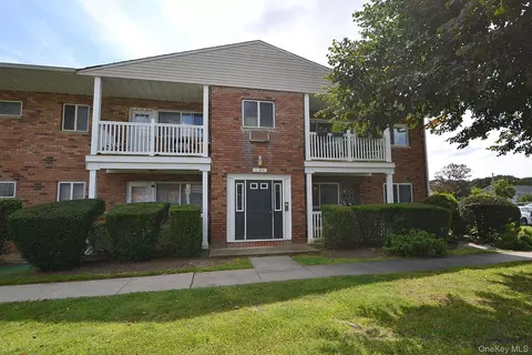 71 Adams Rd #1G, Central Islip, NY 11722