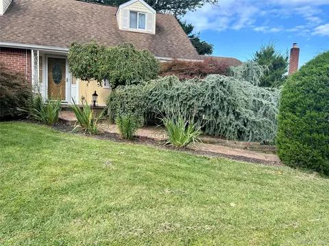 24 Grover Ln, East Northport, NY 11731
