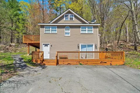 38 Roosevelt Ave, Woodridge, NY 12789