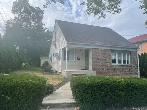 24854 Thebes Ave, New York, NY 11362