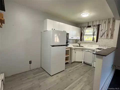 Kitchen - 151 Fairharbor Dr #151, Patchogue, NY 11772 photo 3 of 3