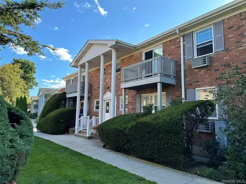 151 Fairharbor Dr #151, Patchogue, NY 11772