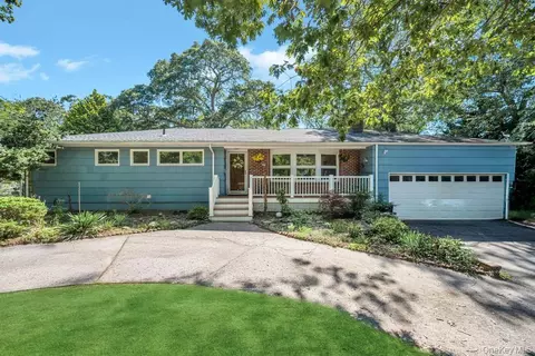 12 Inwood Rd, Center Moriches, NY 11934