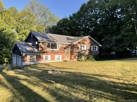 21 Raemont Rd, Granite Springs, NY 10527