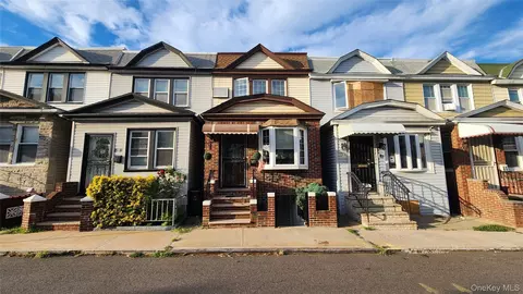 58-57 41st Dr, New York, NY 11377