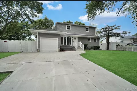 7 E Chestnut St, Central Islip, NY 11722