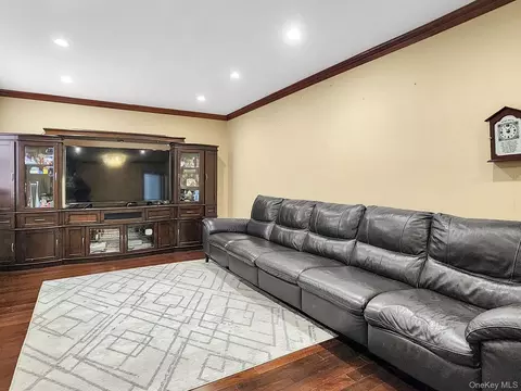 66-10 149th St #1A, Flushing, NY 11367