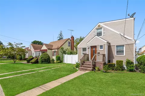 11 Dewitt St, Valley Stream, NY 11580