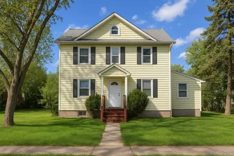 17 Hammond St, Thompson, NY 12701