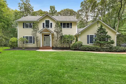 104 Harborview Dr, Northport, NY 11768