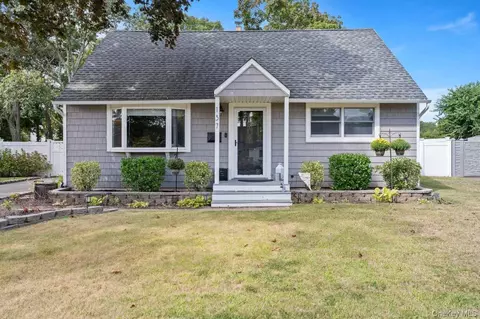 137 Dawn Dr, Centereach, NY 11720