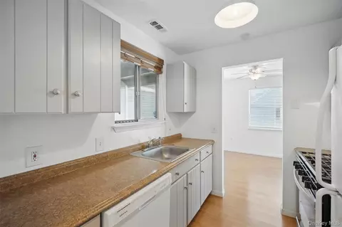Kitchen - 201 Commons Way UNIT E, Fishkill, NY 12524 photo 2 of 4
