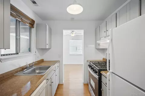 Kitchen - 201 Commons Way UNIT E, Fishkill, NY 12524 photo 1 of 4