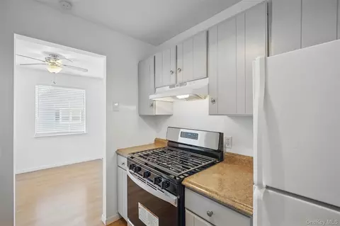Kitchen - 201 Commons Way UNIT E, Fishkill, NY 12524 photo 3 of 4