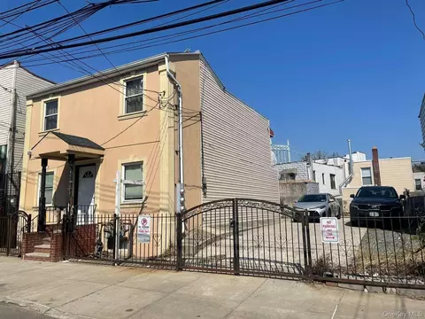 18-21 26th Ave, New York, NY 11102